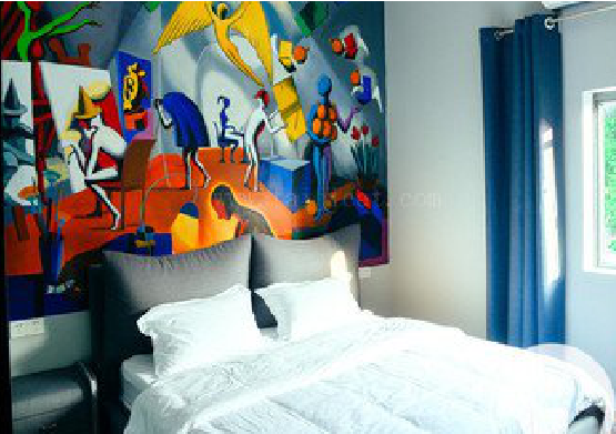 兴平对于酒店的墙体彩绘而言更注重哪些方面？